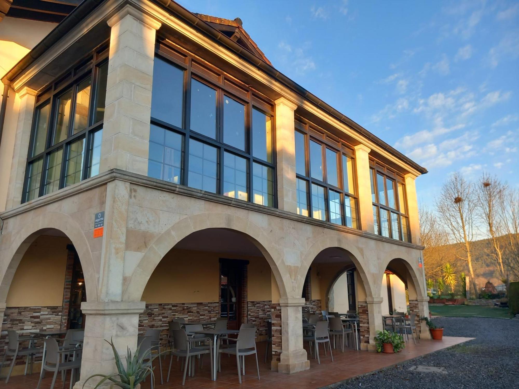 Hosteria Rio Negro Bárcena de Cicero Exterior foto